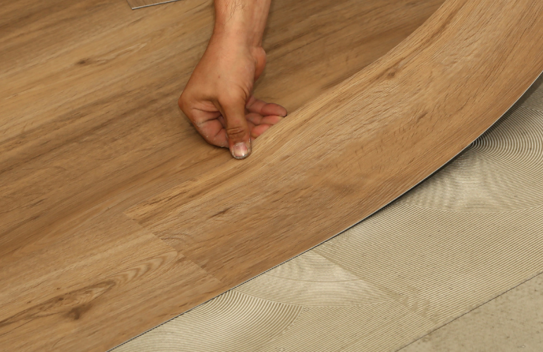 Instalação de piso vinílico em réguas em Salvador